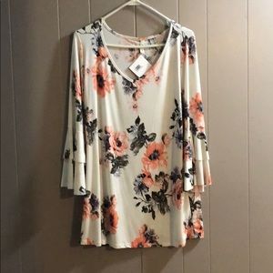 Large floral boutique top. NWT.